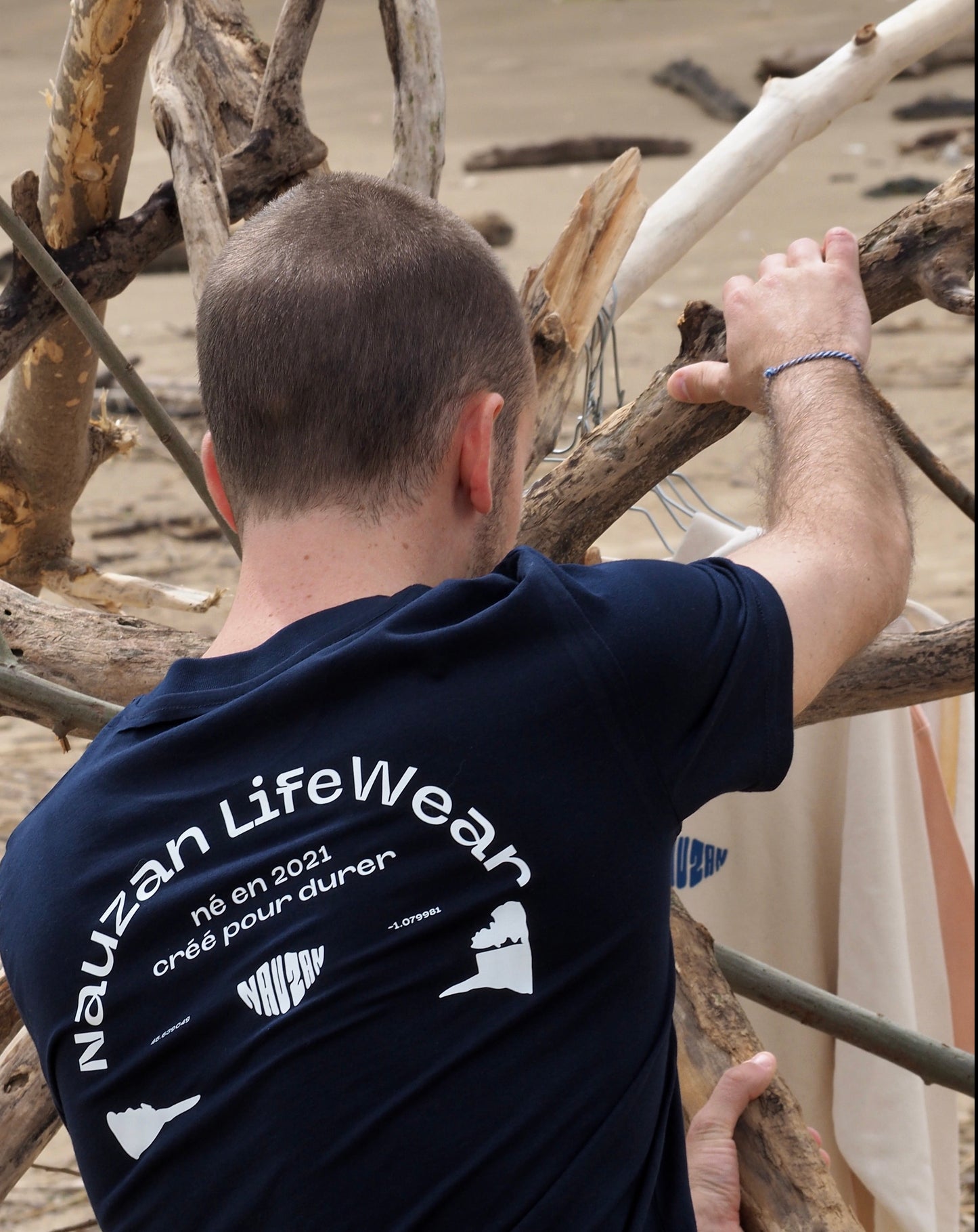 le tee-shirt Navy